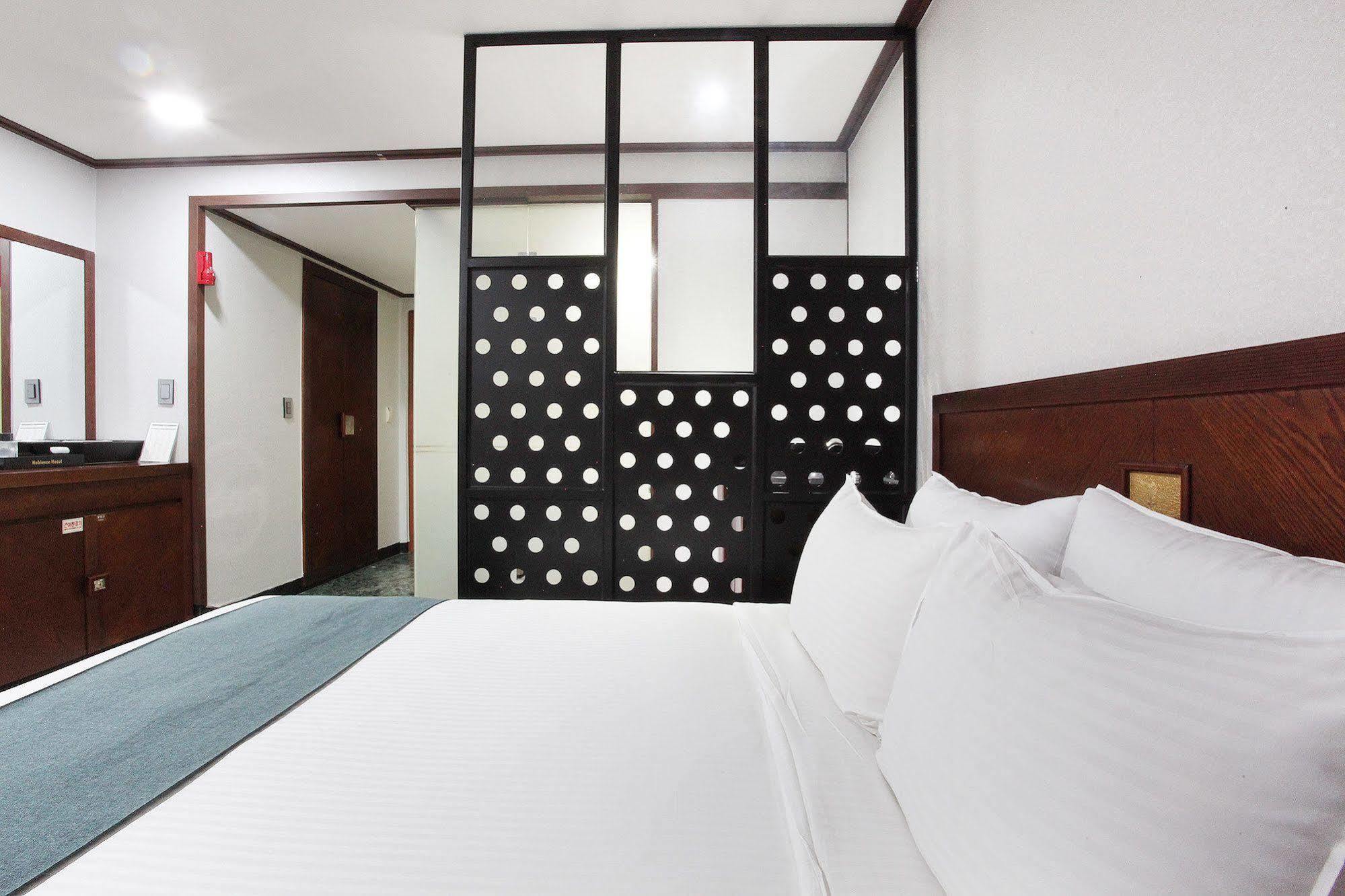 Noblesse Hotel Чечжу Екстер'єр фото